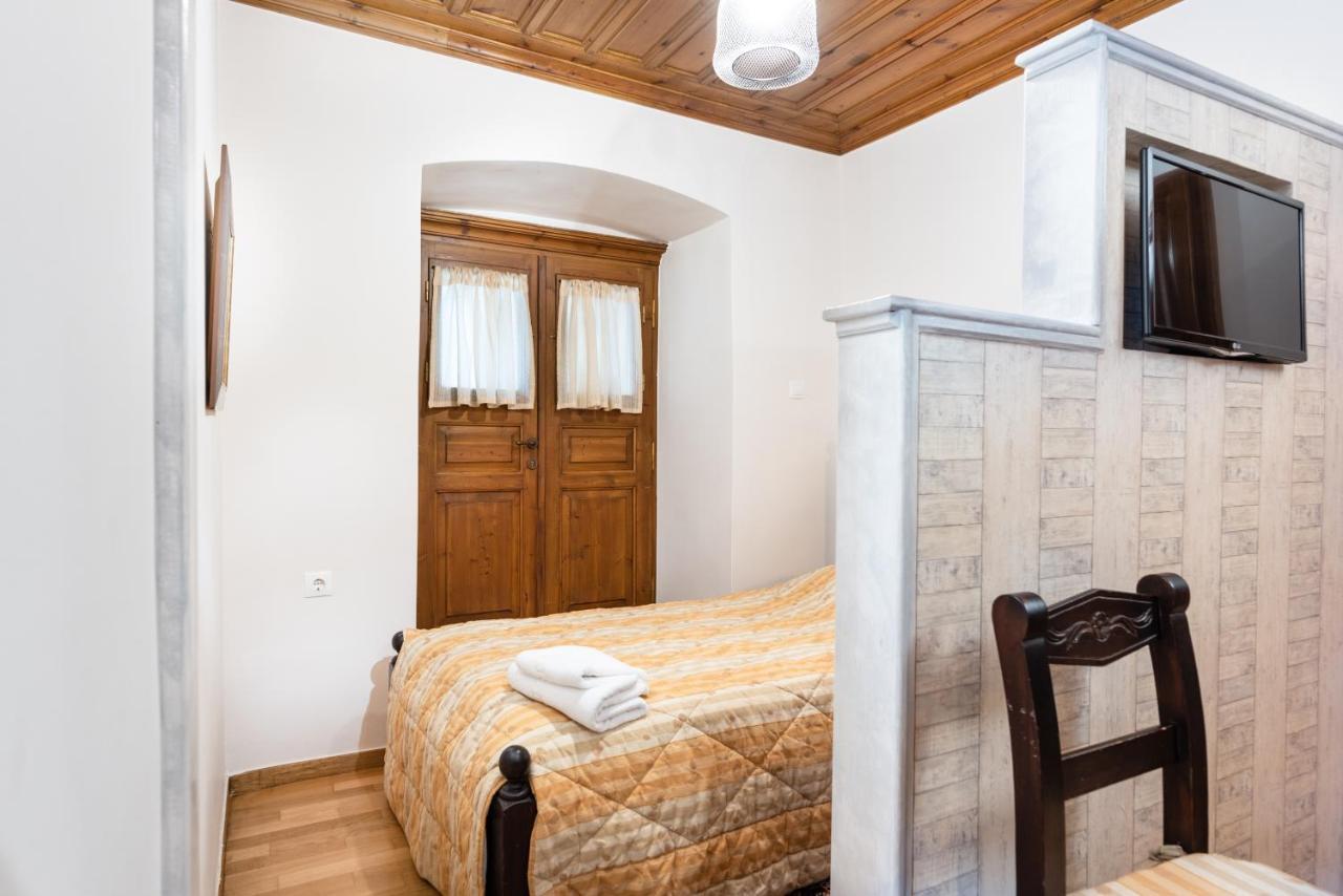 Kaza Guesthouse Dimitsana Luaran gambar