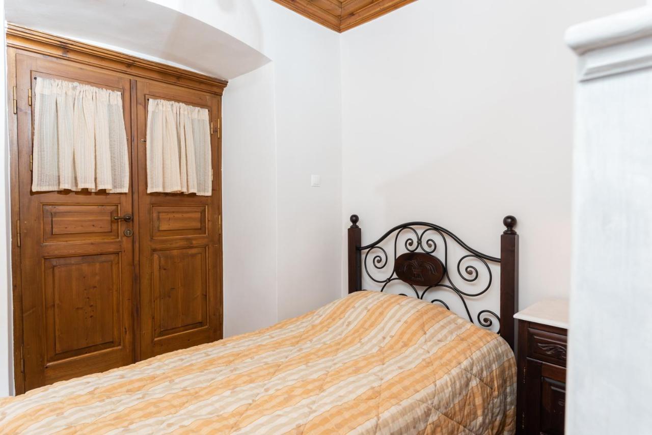 Kaza Guesthouse Dimitsana Luaran gambar