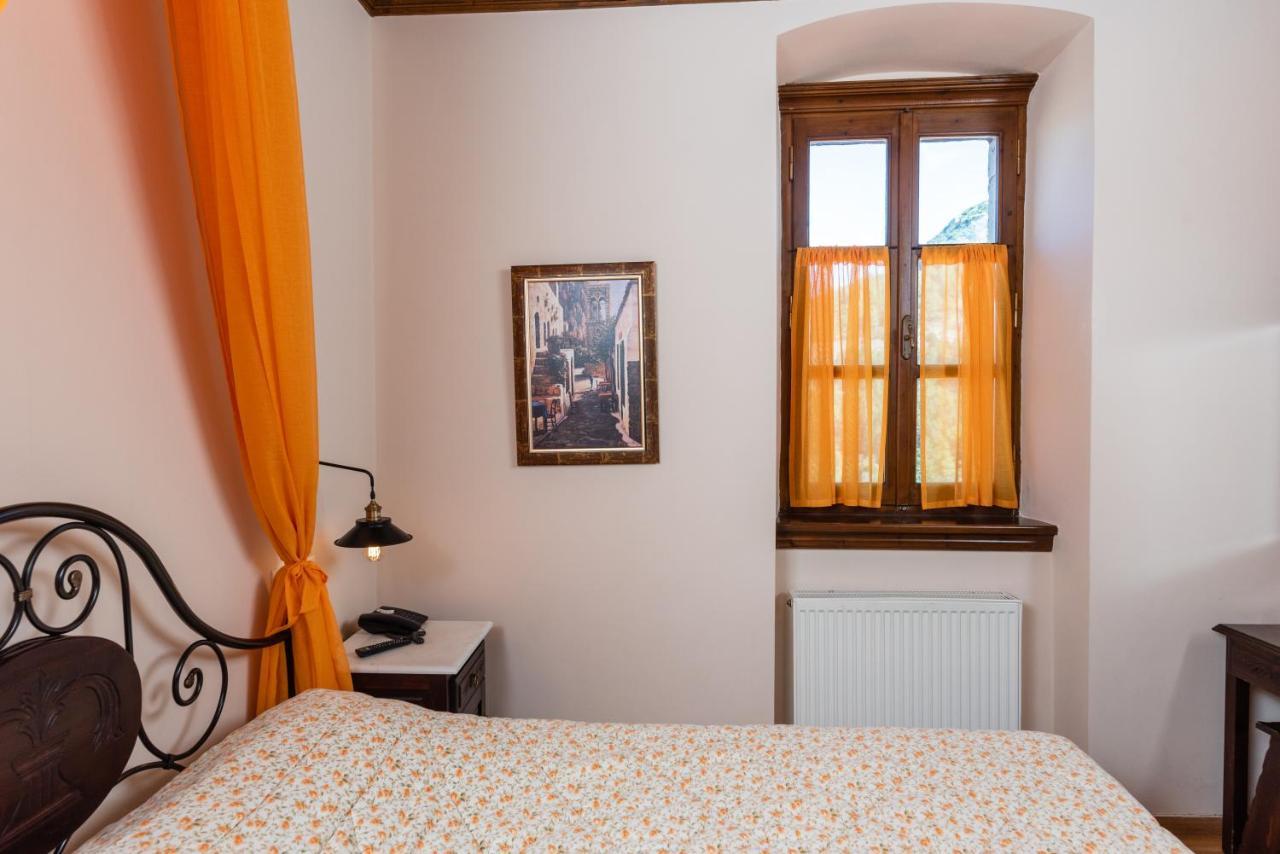 Kaza Guesthouse Dimitsana Luaran gambar